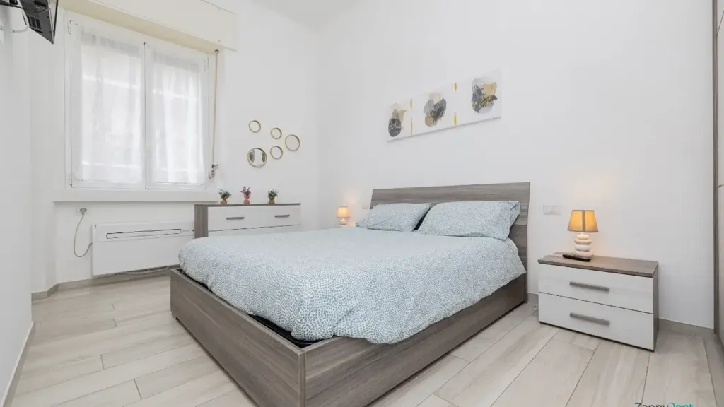 Chambres - Brightly Laid-out Flat with Balcony in Milan