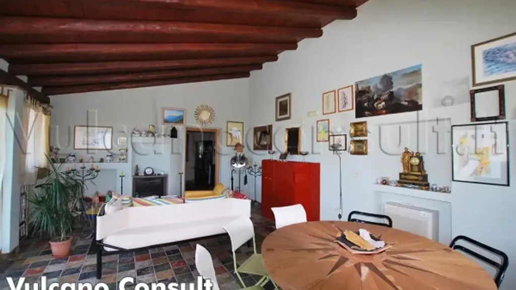 Salle à manger - Rustic Villa with Garden in Lipari