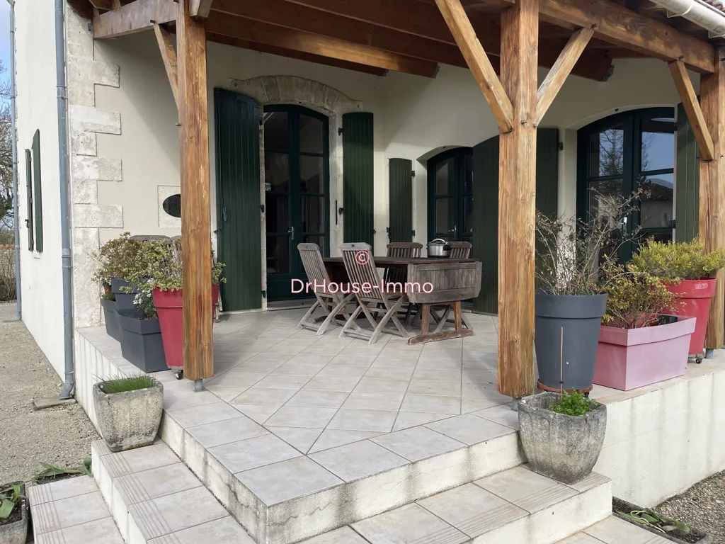 Terrasse - Maison avec Jardin Paysager à Mansle