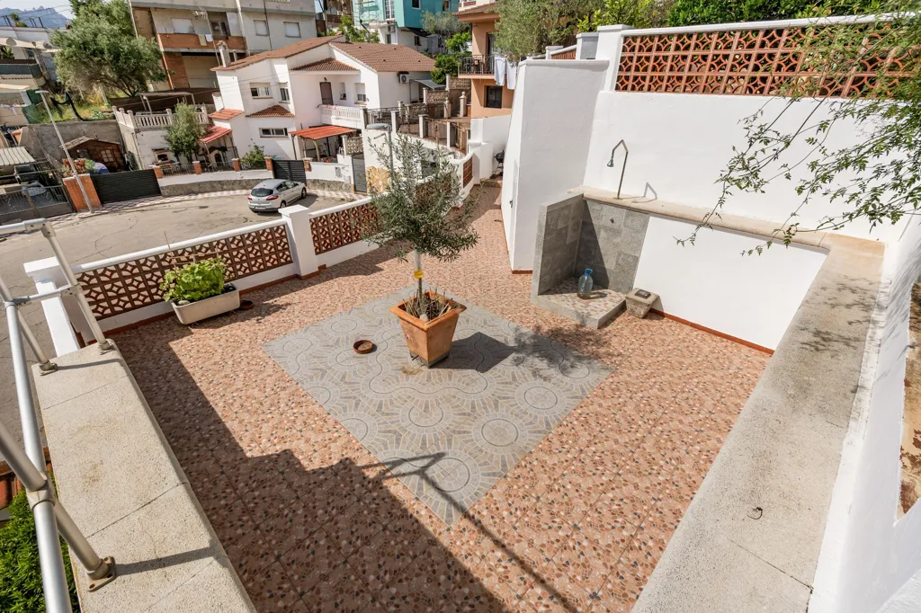Terrace - Independent House with Montserrat Views in Abrera