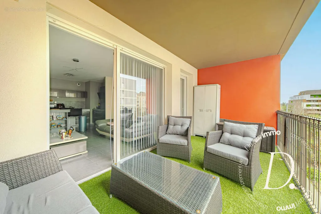 Terrace - Spacious 2-Bed Apartment with Terrace in Montpellier