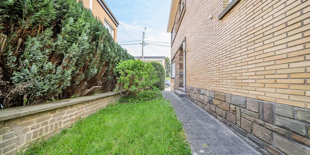 Aed - House with Garden in Loncin, Liège