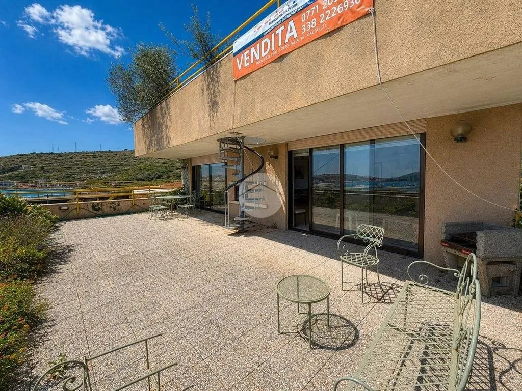 Terrass - Luxury Penthouse with Sea View in Gaeta