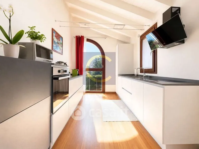 Cuisine - Mansarded Apartment with Panoramic View in Appiano Gentile