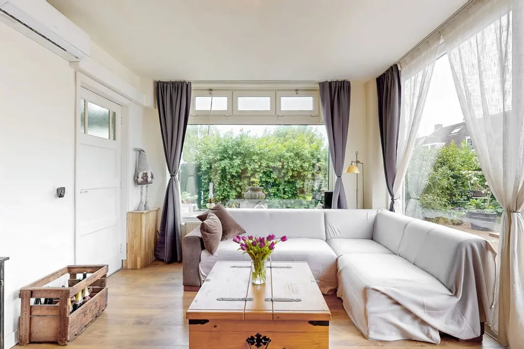 Séjour - Modernised 1930s House with Garden in Leiderdorp