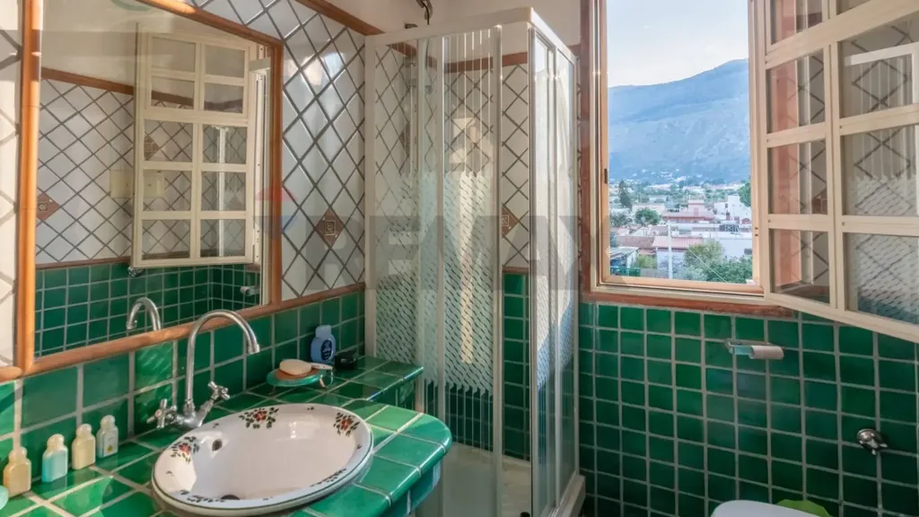 Salles de bain - Villa with Garden and Terrace in Carini