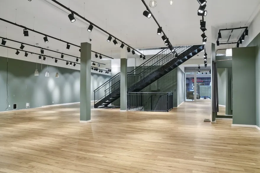 Pièces - Retail Unit with Double Facade in Copenhagen