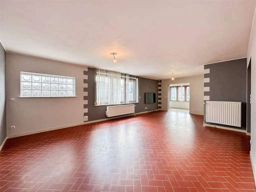 Séjour - Villa Plain-Pied avec Jardin à Manage