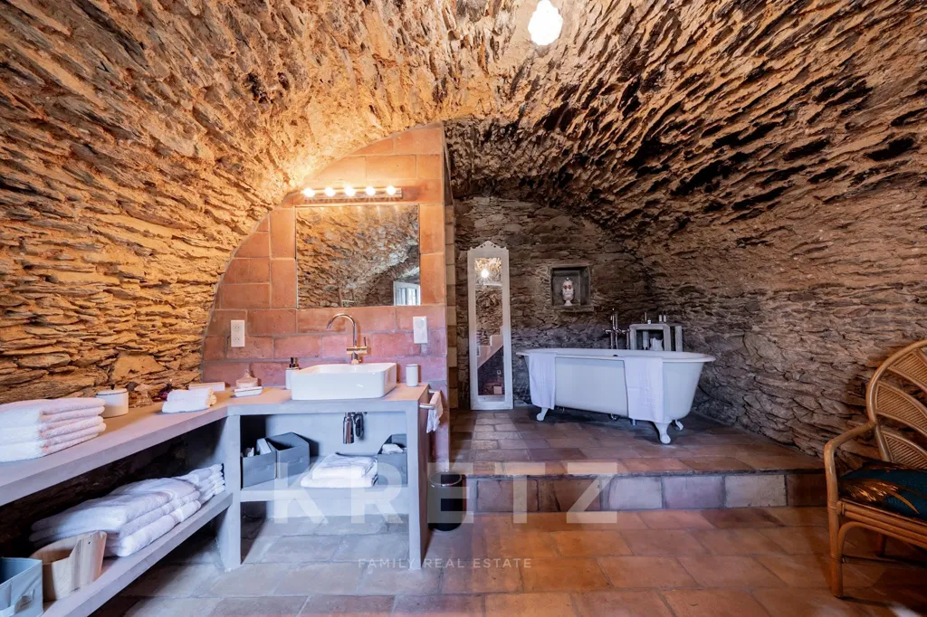 Salles de bain - Maison de Village Rénovée avec Vue Mer à Centuri