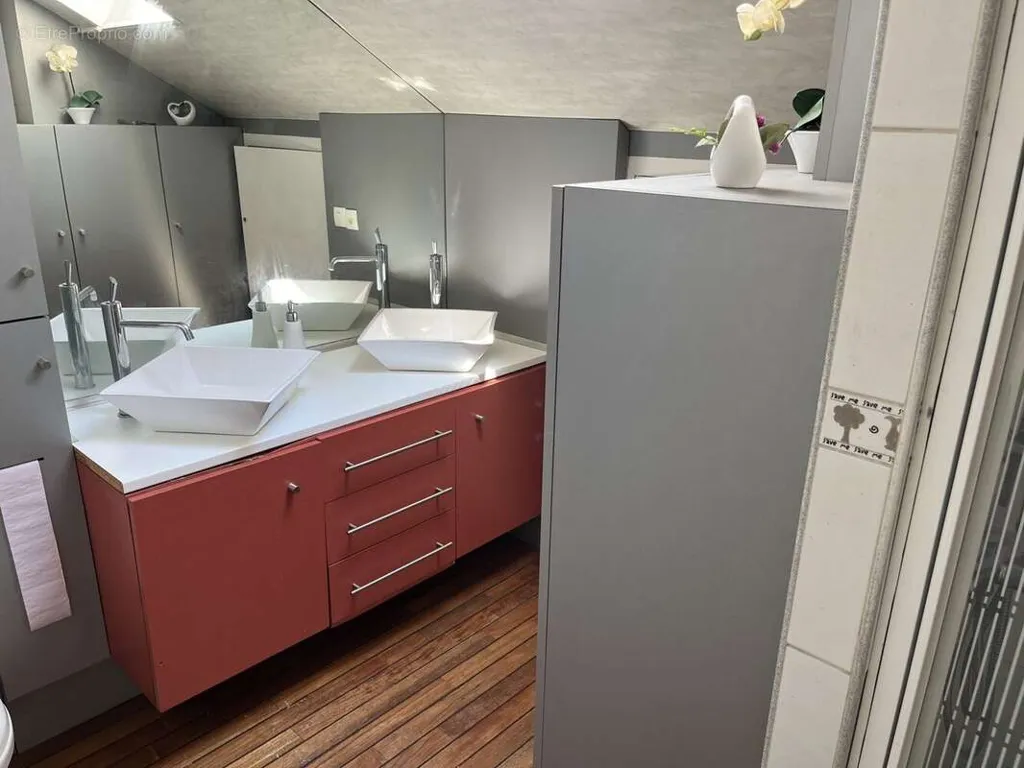 Salles de bain - Maison Calme avec Jardin à Audincourt