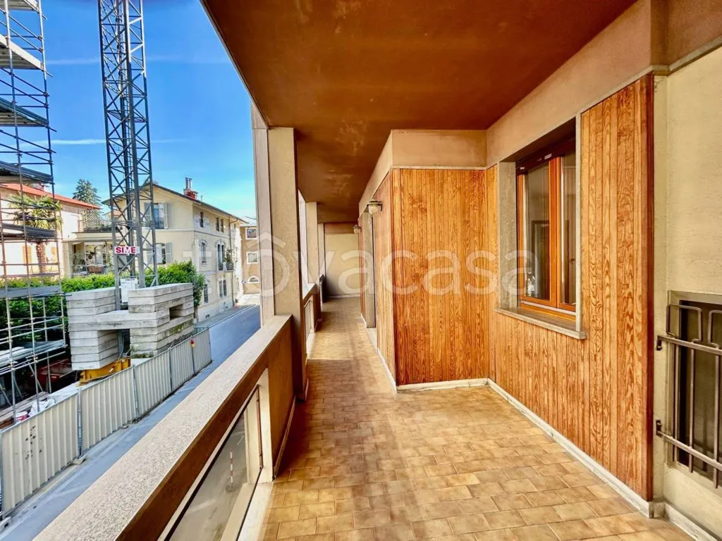 Balcon - Apartment with Balcony and Parking in Cuneo