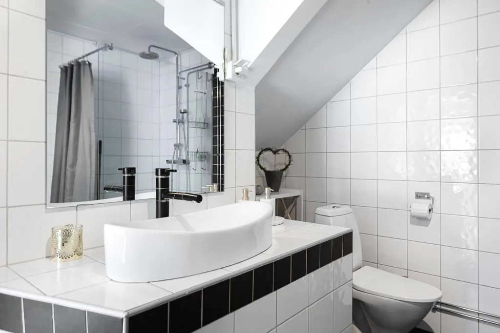 Salles de bain - 20s Villa with Multiple Terraces in Bomhus