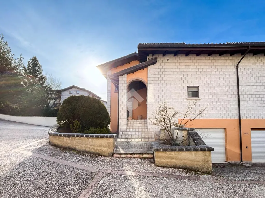 Välivaade - Semi-Independent Villa with Garden in L'Aquila