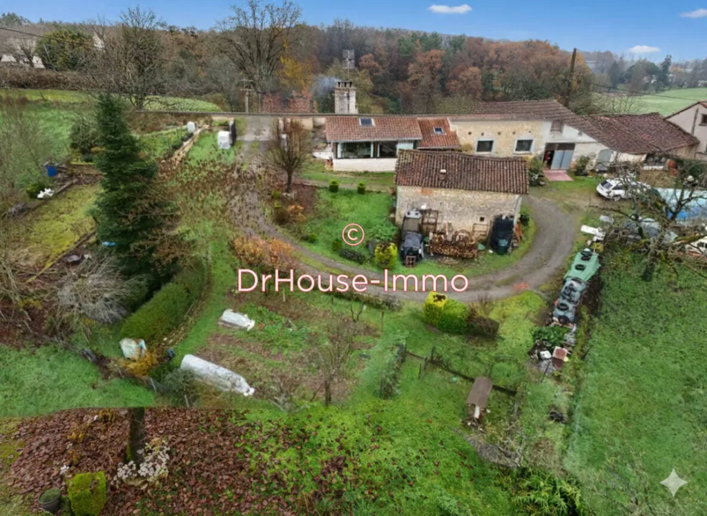 Vue aérienne - Longère Rénovée au Calme dans le Périgord Vert