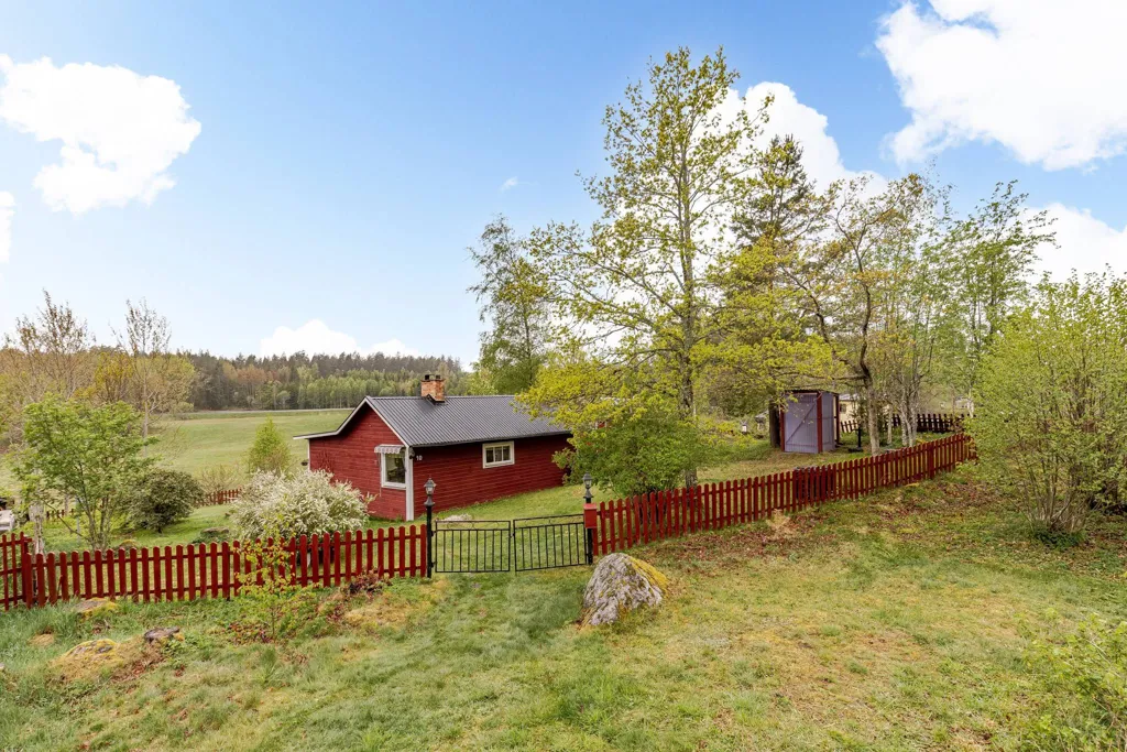 Aed - Cottage with Garden near Linköping
