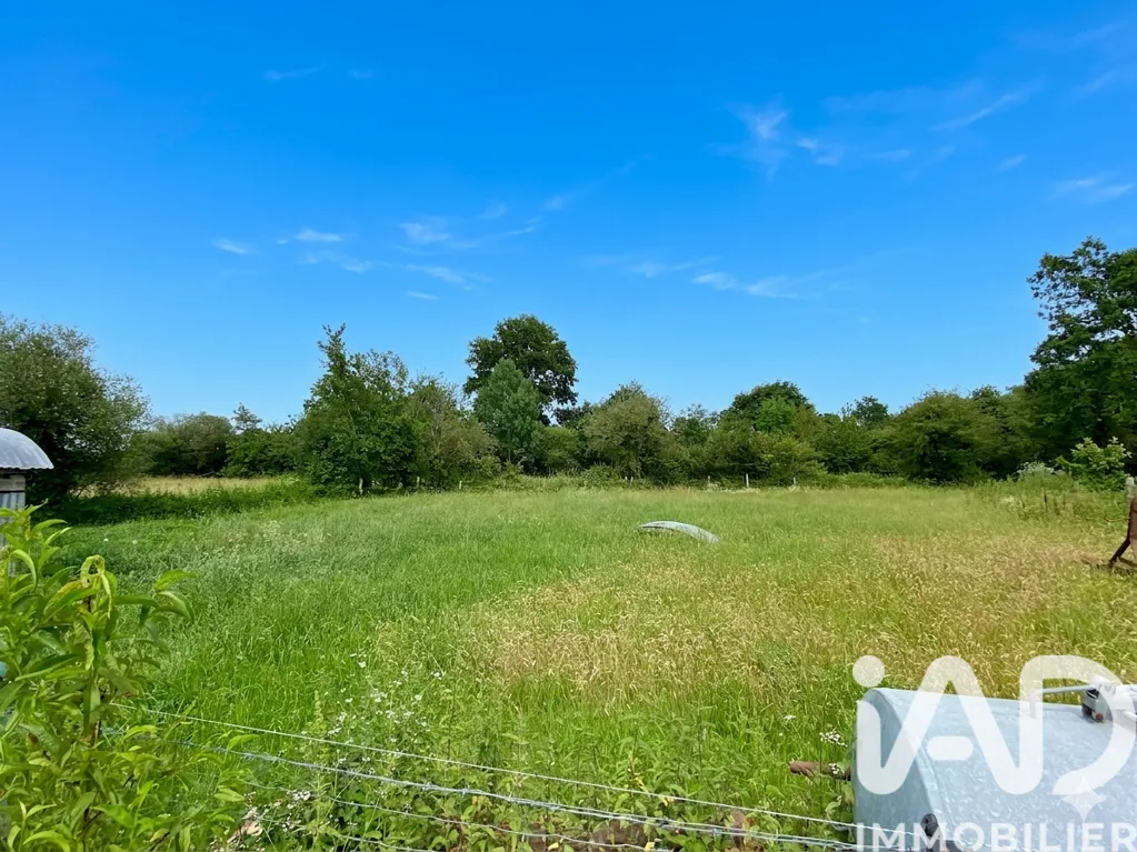 Jardin - Terrain de Loisirs avec Étang à Brée