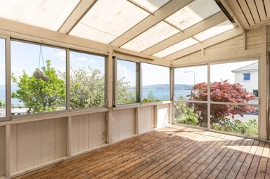 Terrasse - Two-Family Villa with Lake View in Jönköping