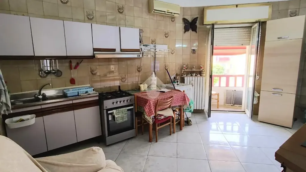 Cuisine - Bright Apartment with Balcony in Foggia Centre