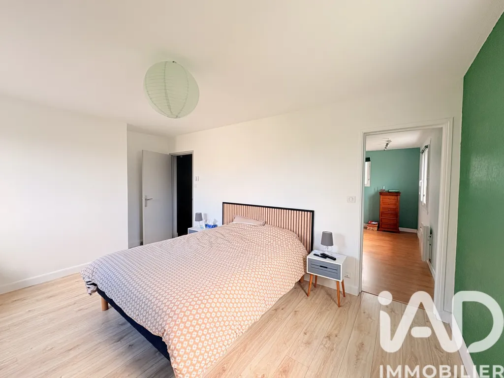 Chambres - Maison Individuelle avec Jardin et Terrasse à Cantal
