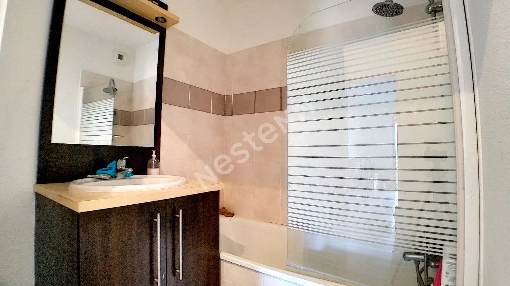 Salles de bain - Appartement T3 avec Balcon et Piscine dans Résidence Sécurisée
