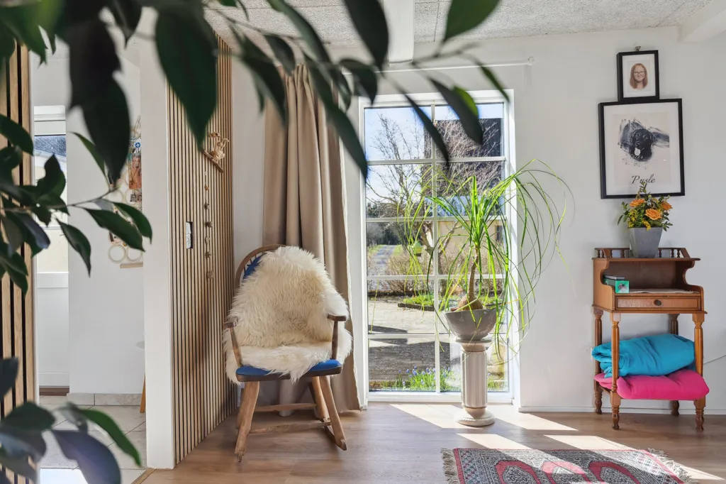 Salón - House with Business Potential and Large Garden by Alling Å