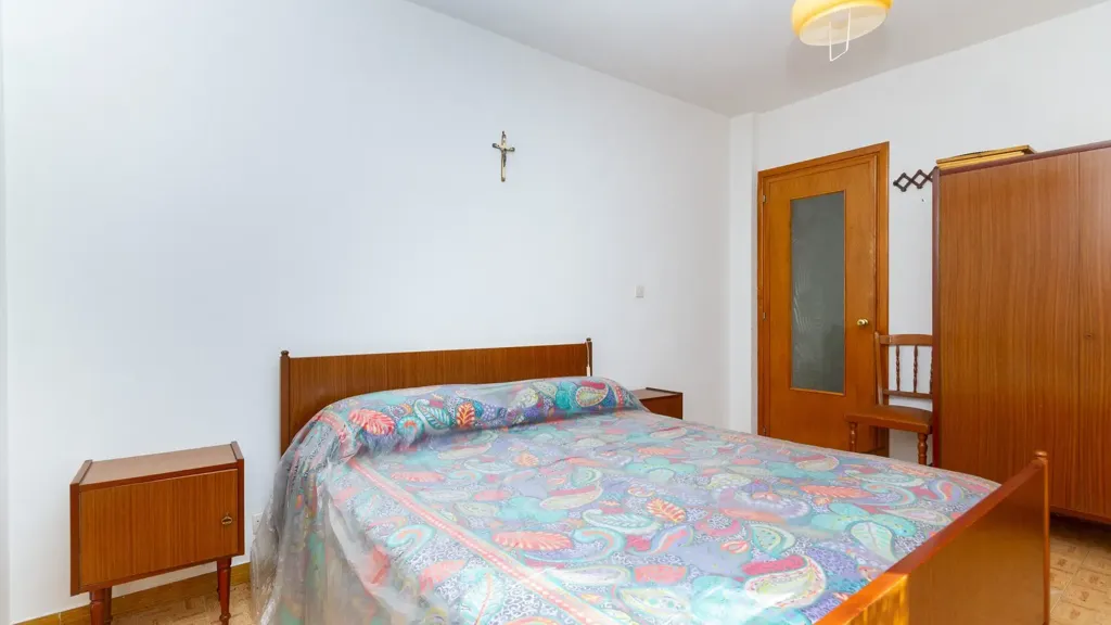 Chambres - Detached House with Three Garages in Frassino