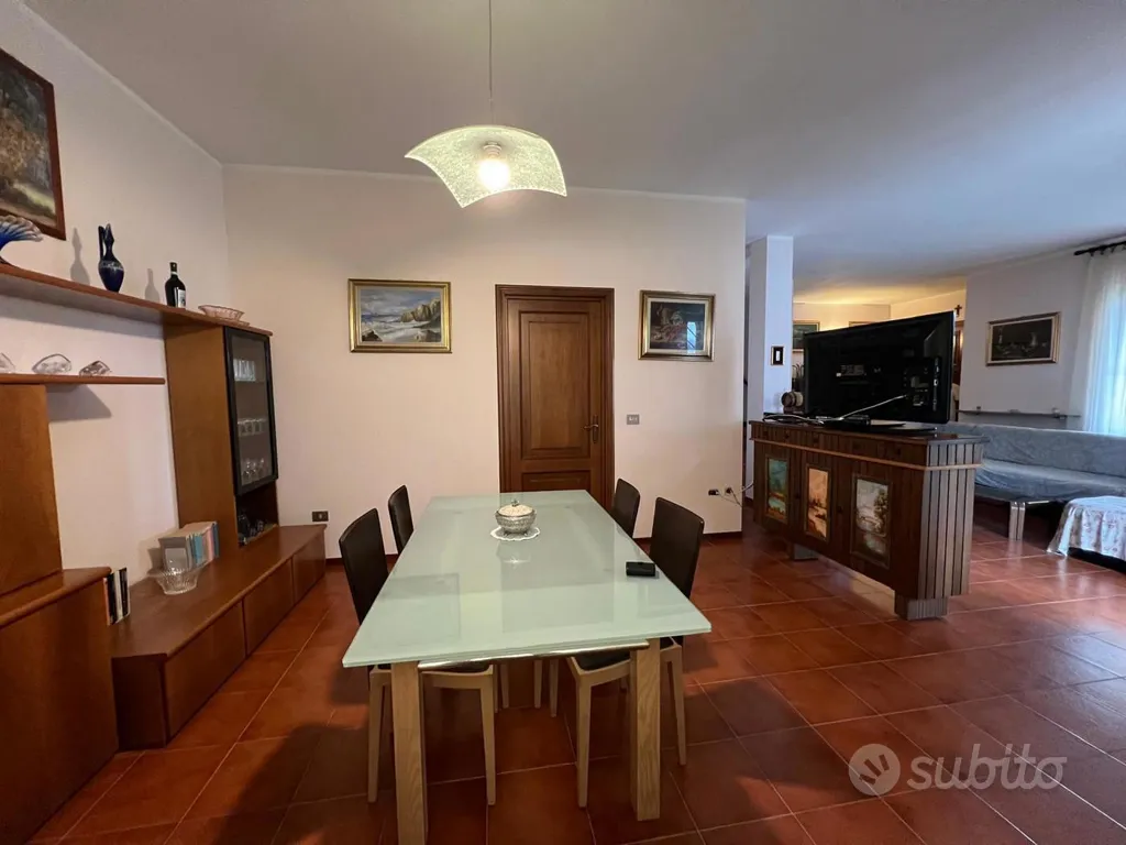 Dining Room - Independent Villa with Garden in Mortara