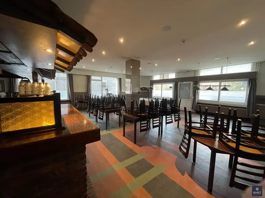 Sala da pranzo - Commercial Space with Potential in Top Location