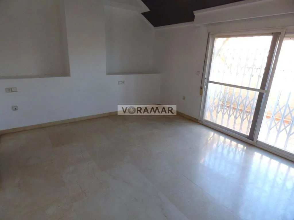 Toad - Luxury Villa with Seafront Access in Valencia