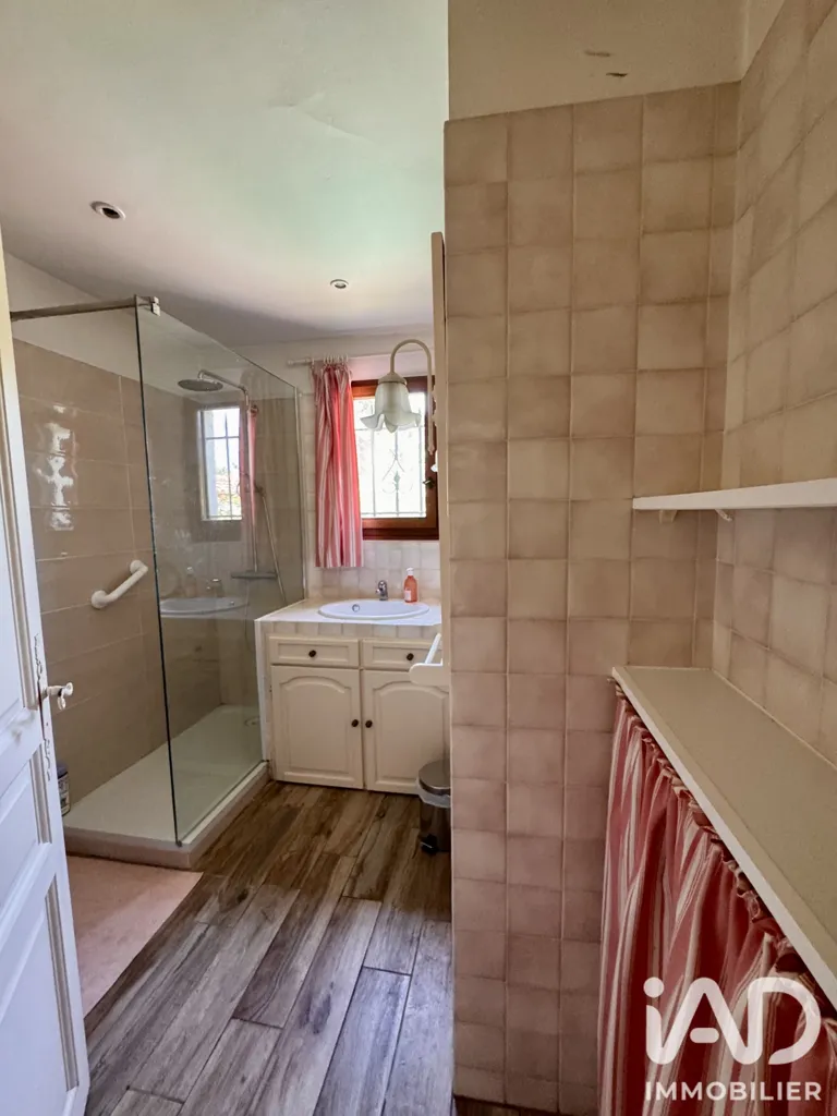 Salles de bain - Maison de Campagne avec Piscine à La Garde-Freinet