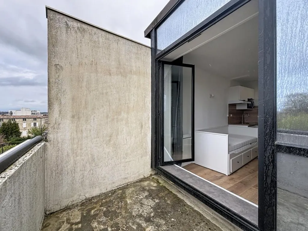 Balcon - Studio Meublé avec Balcon à Bordeaux