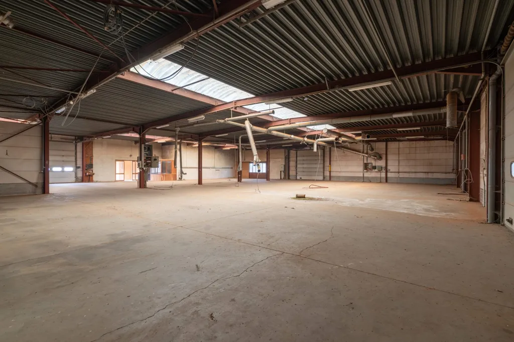 Pièces - Hangar Commercial avec Section Poignée à Hamme