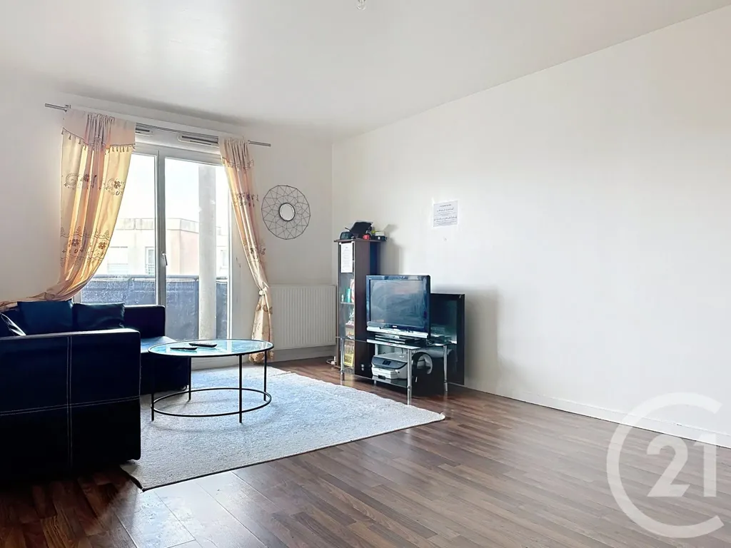 Living Room - 2-Bedroom Apartment with Balcony in Créteil