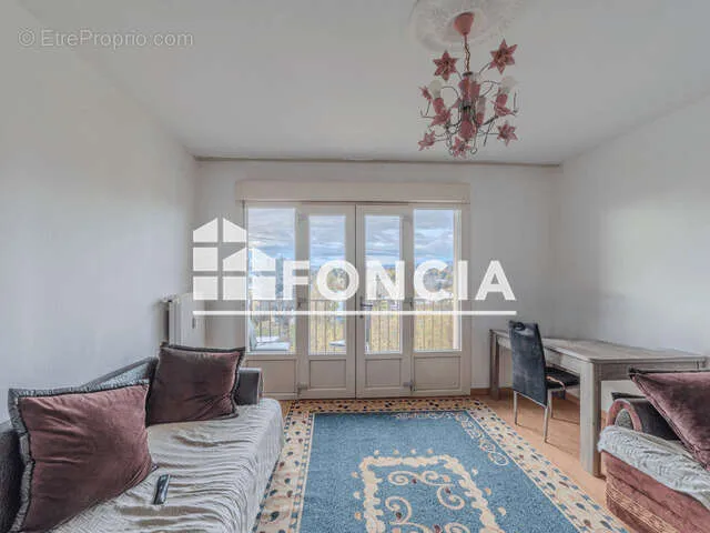 Chambres - T3 Lumineux avec Balcon à Roanne