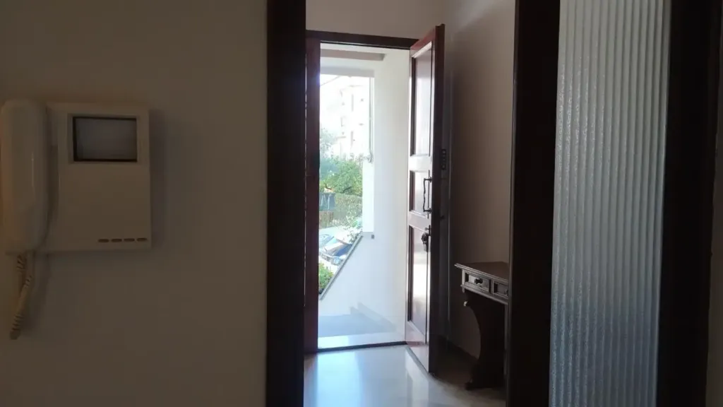 Esik - Elegant Apartment with Terrace in Empoli