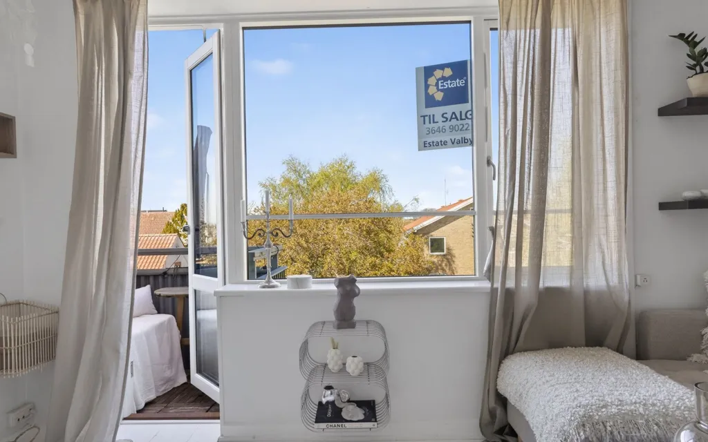 Bedrooms - 2-Bedroom Flat with Brick Facade in Valby