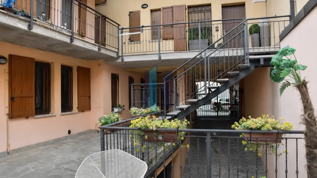 Rõdu - Ground Floor Flat with Courtyard in Quinzano d'Oglio