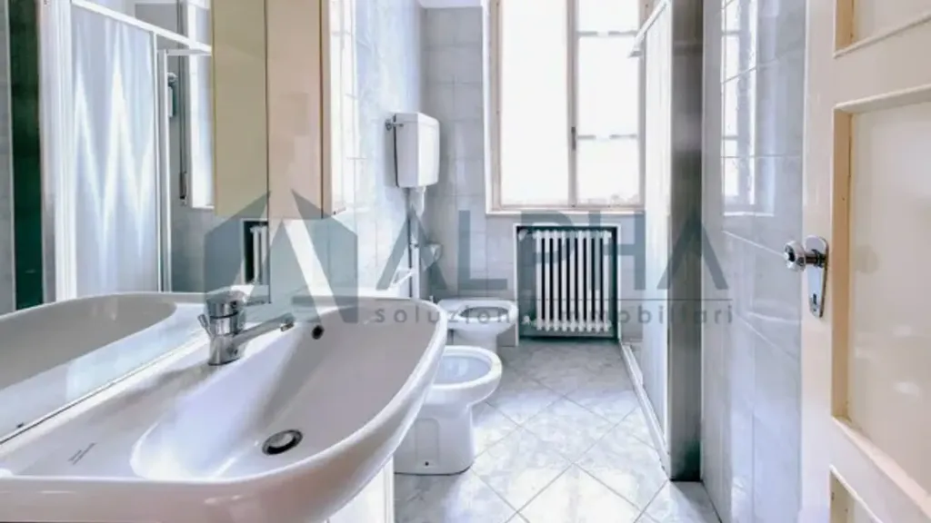 Bathrooms - Three-Bedroom Apartment with Balcony in Forlì