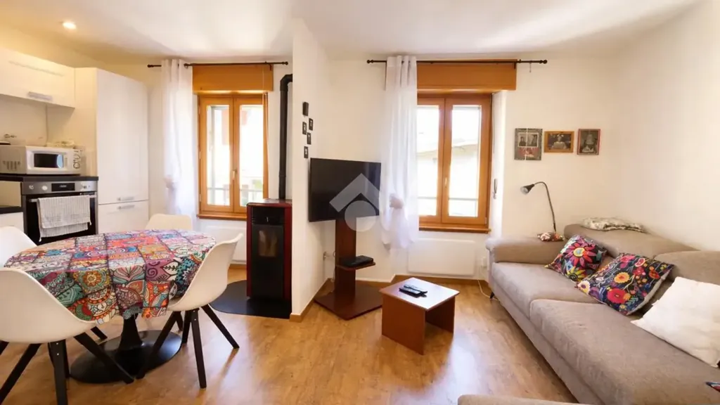 Séjour - Trilocale with Private Garden in Grosio