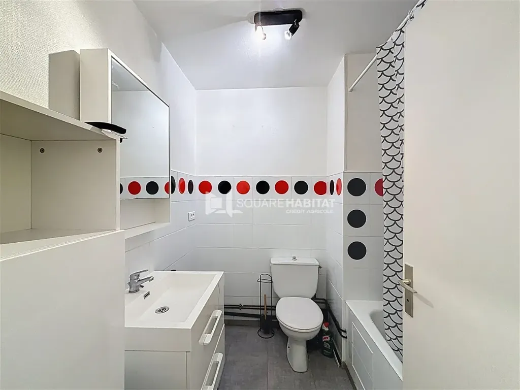 Salles de bain - Studio Meublé avec Parking à Quimper