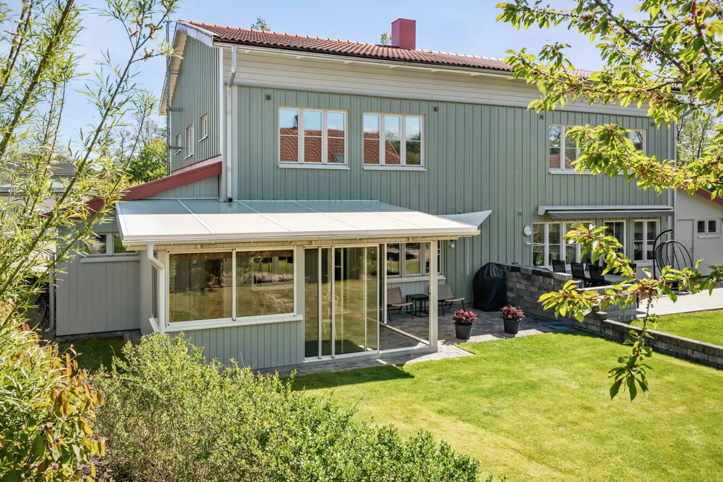 Välivaade - Family-friendly Duplex with Garden in Nyköping