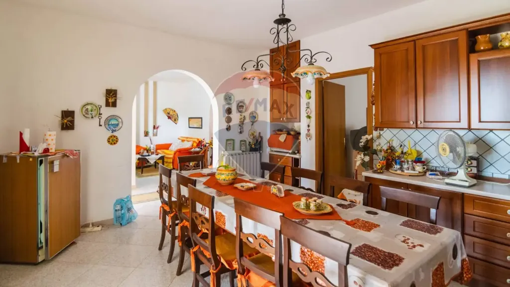 Salle à manger - Bifamiliar Villa with Garden in Caltanissetta