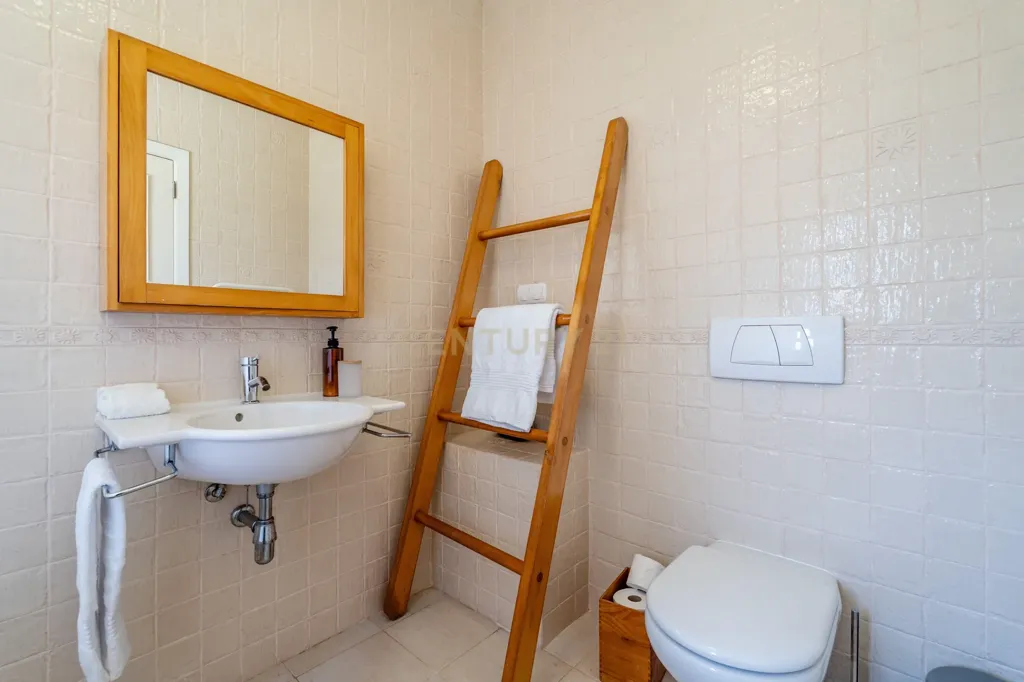 Bathrooms - Sea View Villa with Pool in Alvor