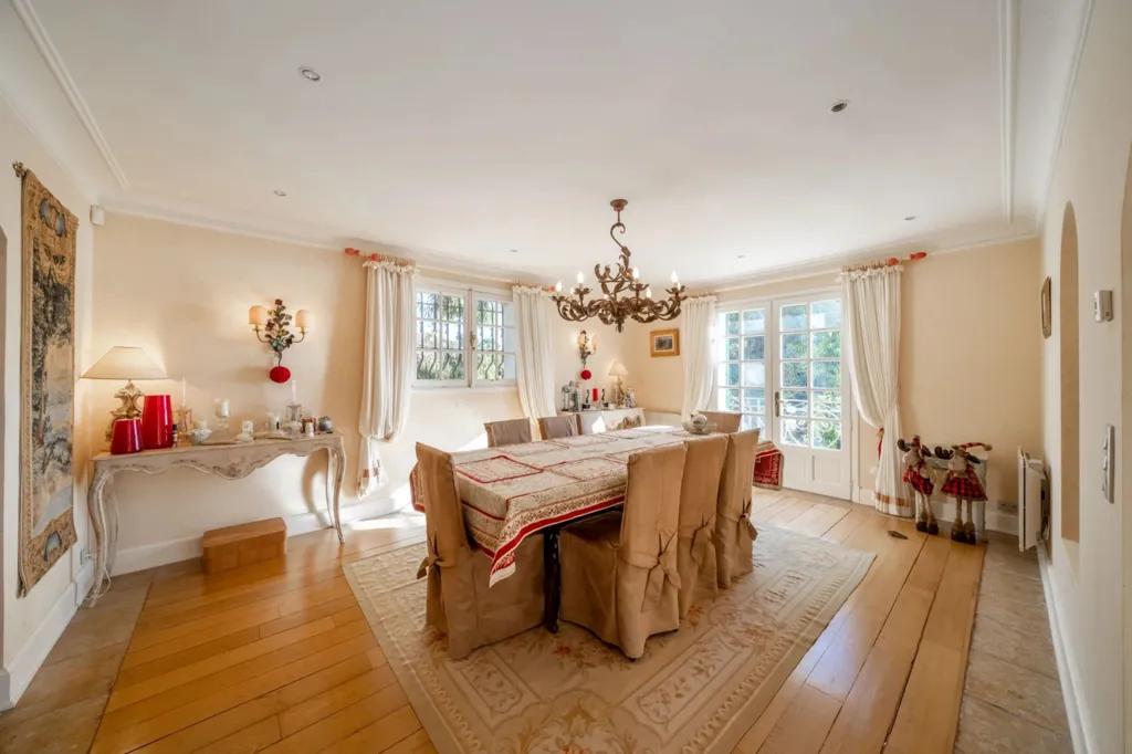 Salle à manger - Villa avec Vue Panoramique sur la Mer à Super Cannes