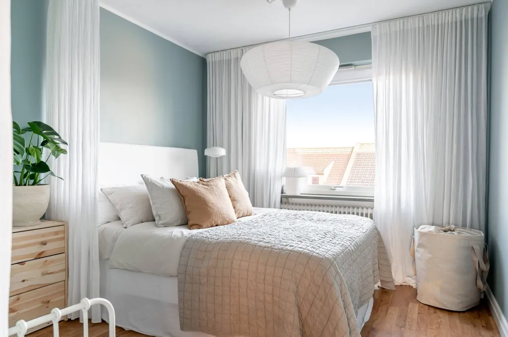 Magamistoad - Spacious Two-Bedroom with West Balcony in Stockholm