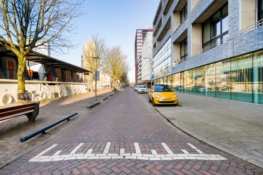 Välivaade - 3-Bedroom Gallery Flat with City View in Rotterdam