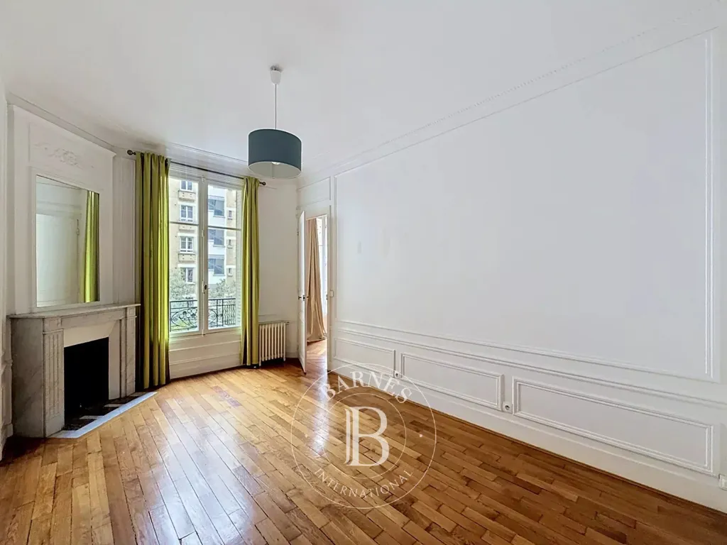 Elutuba - Flat with Double Reception in Rue Pierre Cherest