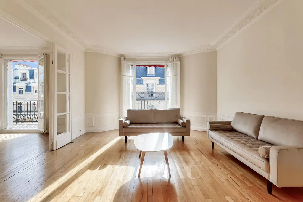 Living Room - Luxury Apartment with Balcony in Paris 16th