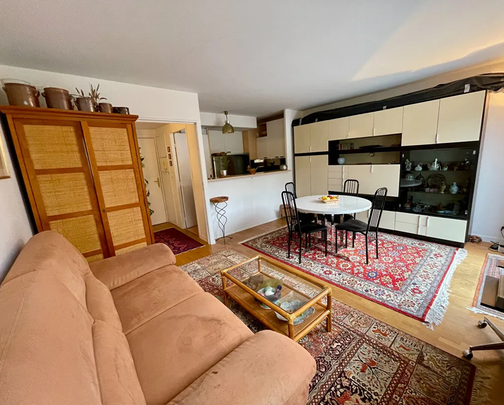Elutuba - 2-Bedroom Flat with Balcony in Clamart