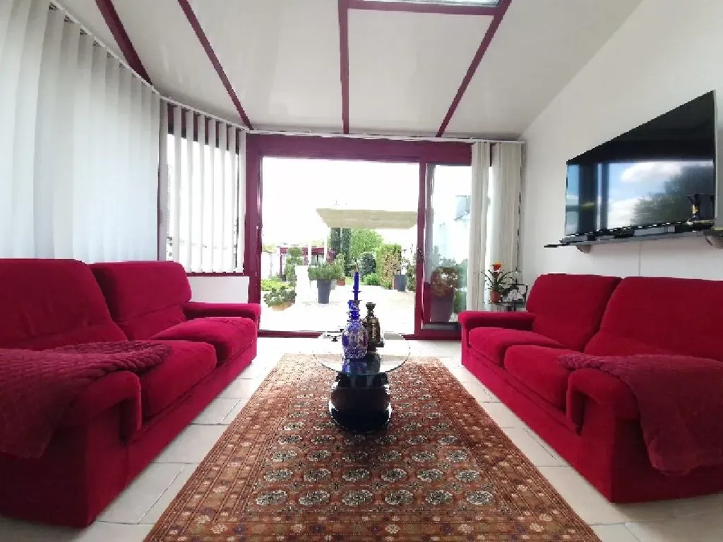 Living Room - Well-Maintained House with Garden in Nogent-Sur-Oise